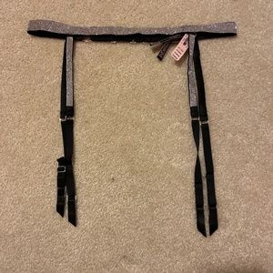 NWT Victoria’s Secret shine strap garter belt M/L